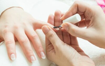 Químicos prohibidos en uñas: Ingredientes y productos que debes evitar