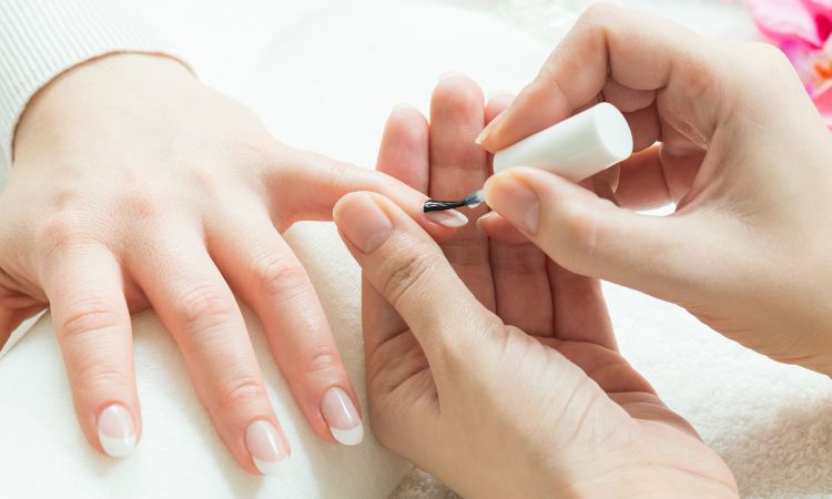 Químicos prohibidos en uñas: Ingredientes y productos que debes evitar